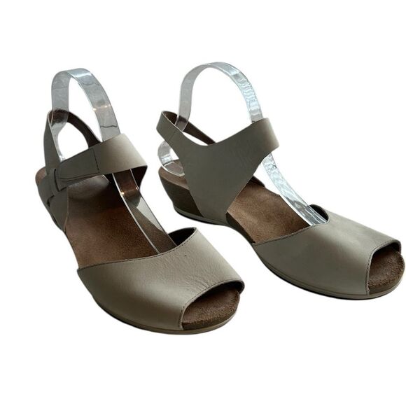 Dansko Vera Wedge Sandal 40 Oyster Cream Nubuck Leather Peep Toe - Picture 1 of 8